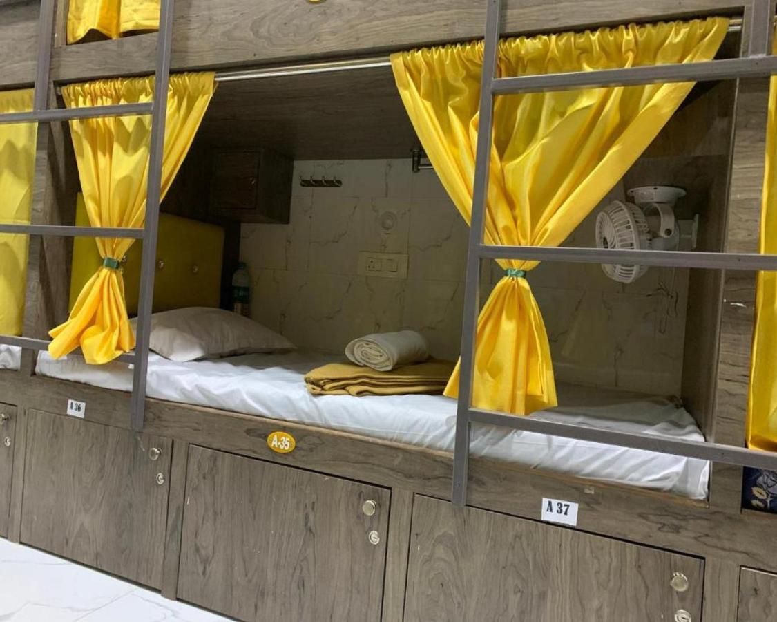 Neenava Dormitory Mumbai Dış mekan fotoğraf