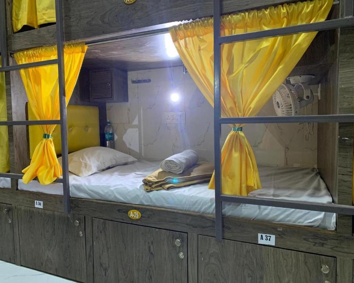 Neenava Dormitory Mumbai Dış mekan fotoğraf