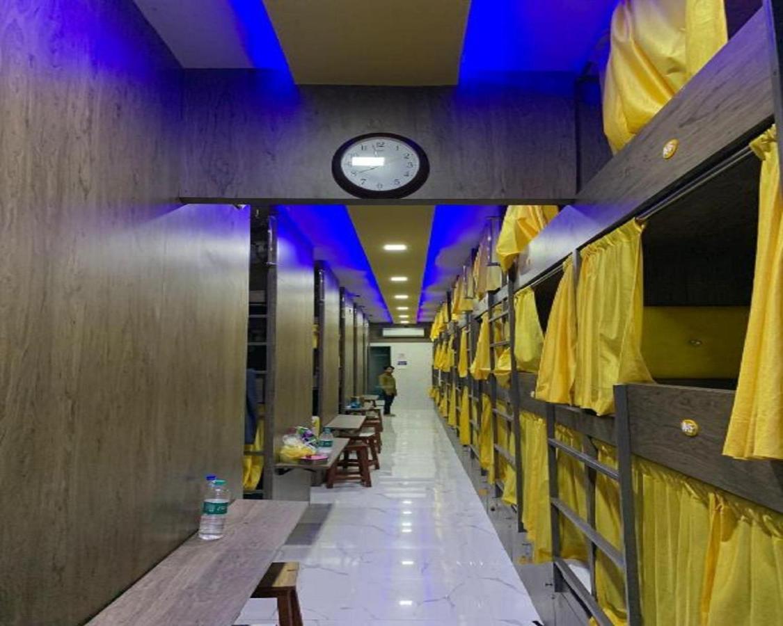Neenava Dormitory Mumbai Dış mekan fotoğraf